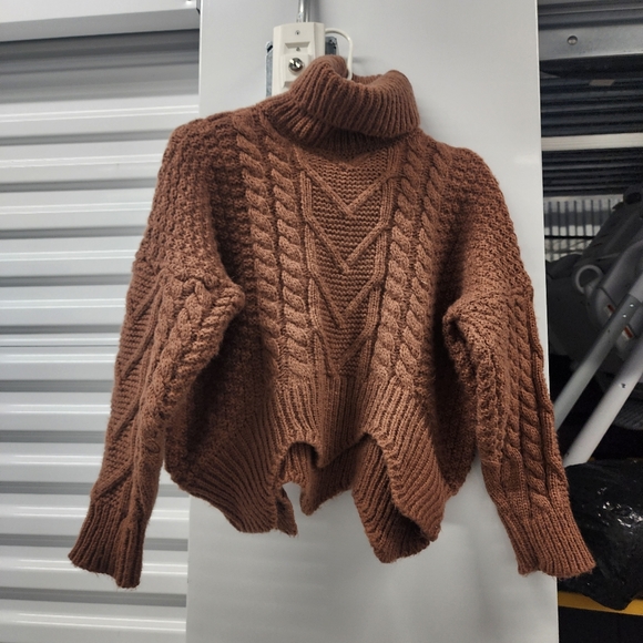 Sweaters - Cropped Sweater